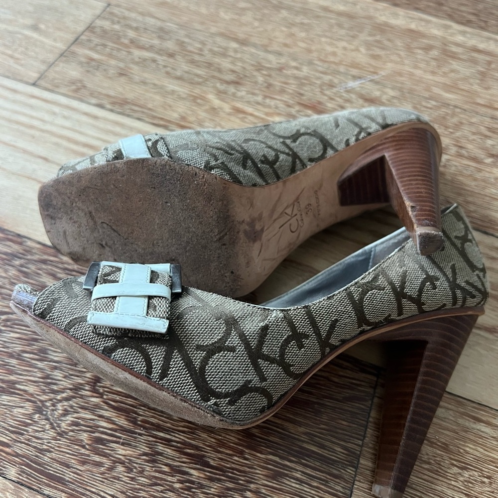 Calvin Klein - Size 39